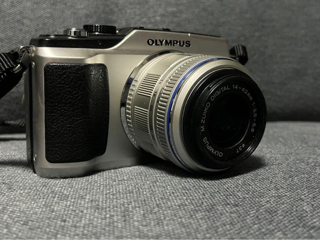 OLYMPUS PEN E-PL2 ダブルズーム　パンケーキ レンズ セット