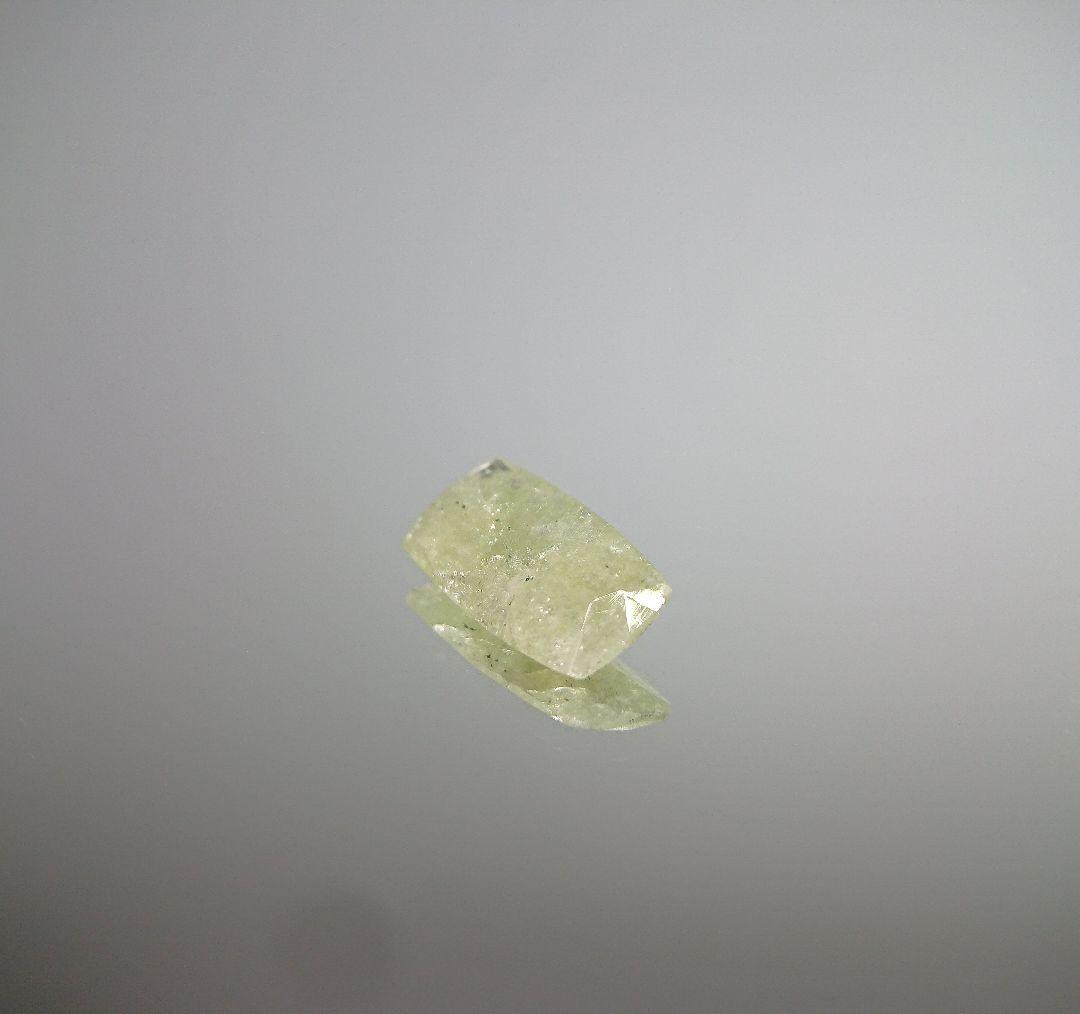 2048 1.9ct トレモライト
