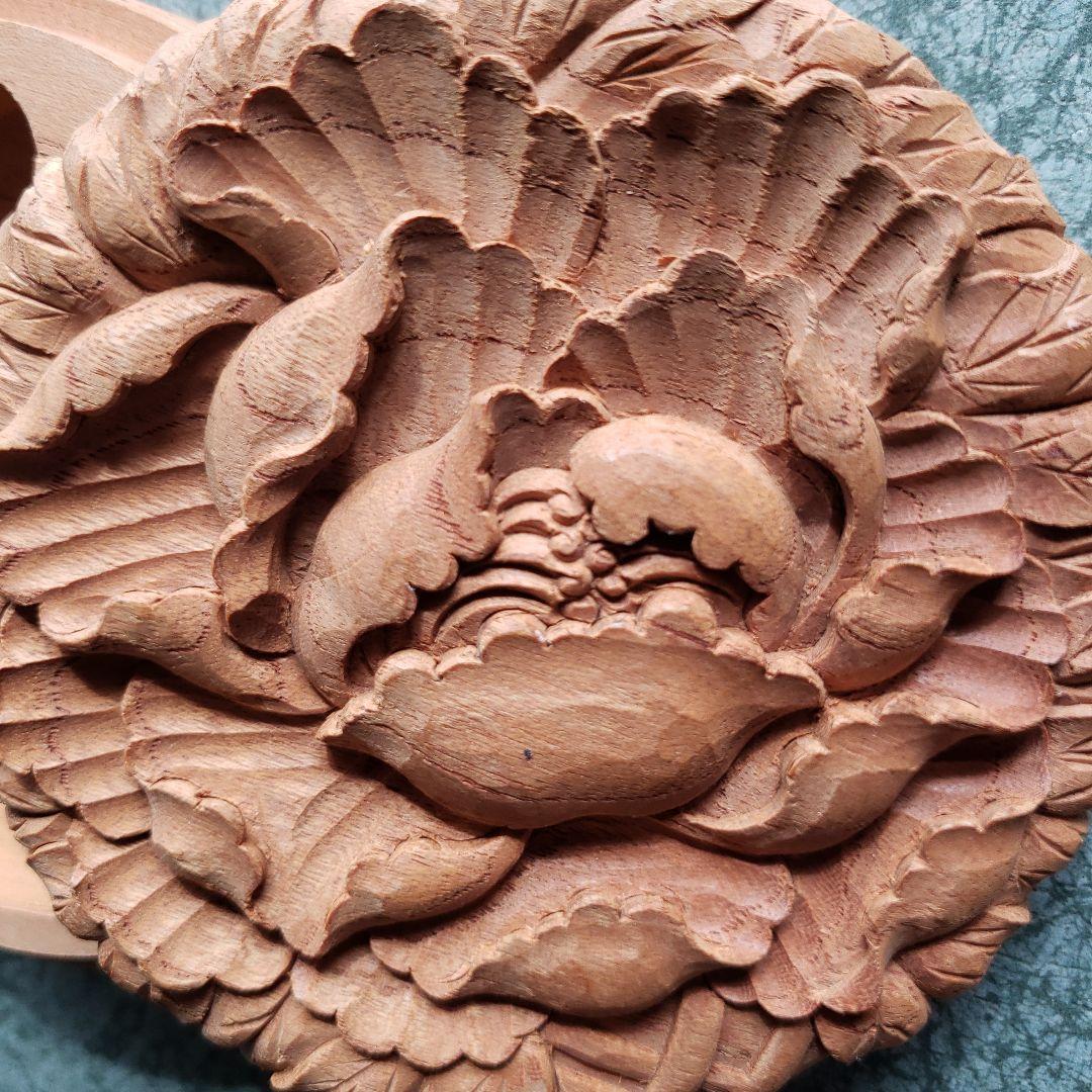 蔵出し特価　手彫り本欅製 香合 小物入れ　牡丹花の彫刻　直径10×3,5cm