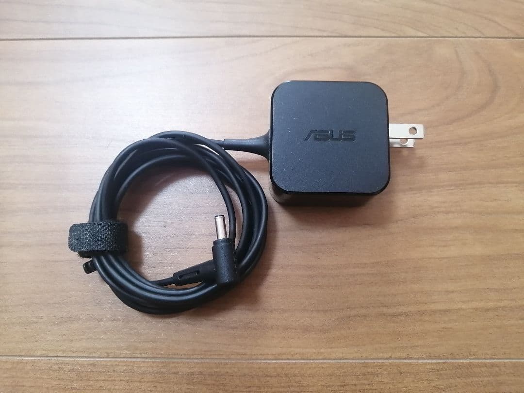 ASUS ノートPC E203M Windows11 ACアダプタ付属します