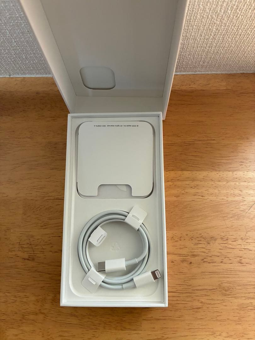 iPhone 12 極美品！　64GB バッテリー83%