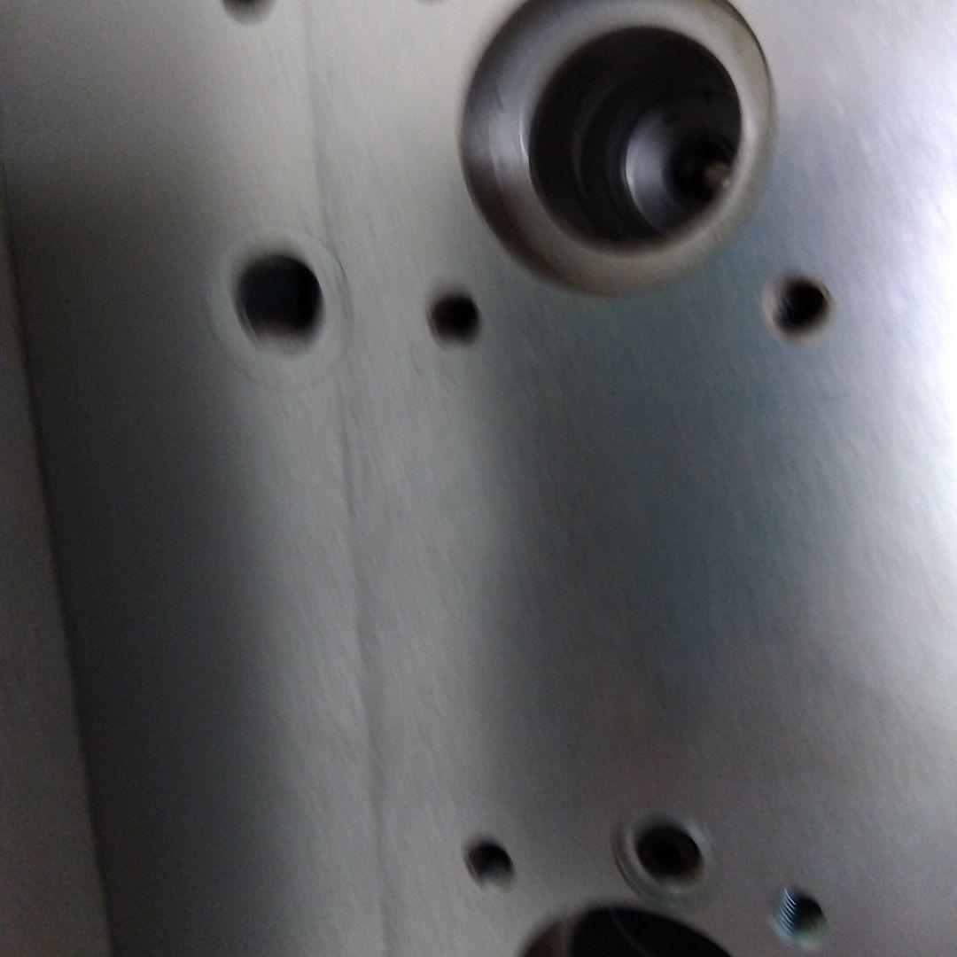 金属製スピーカー台