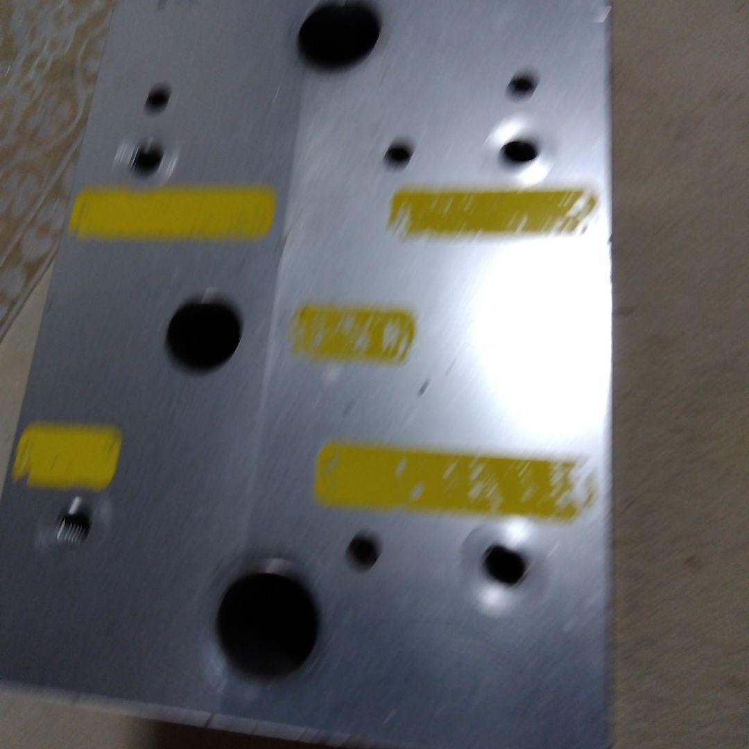 金属製スピーカー台