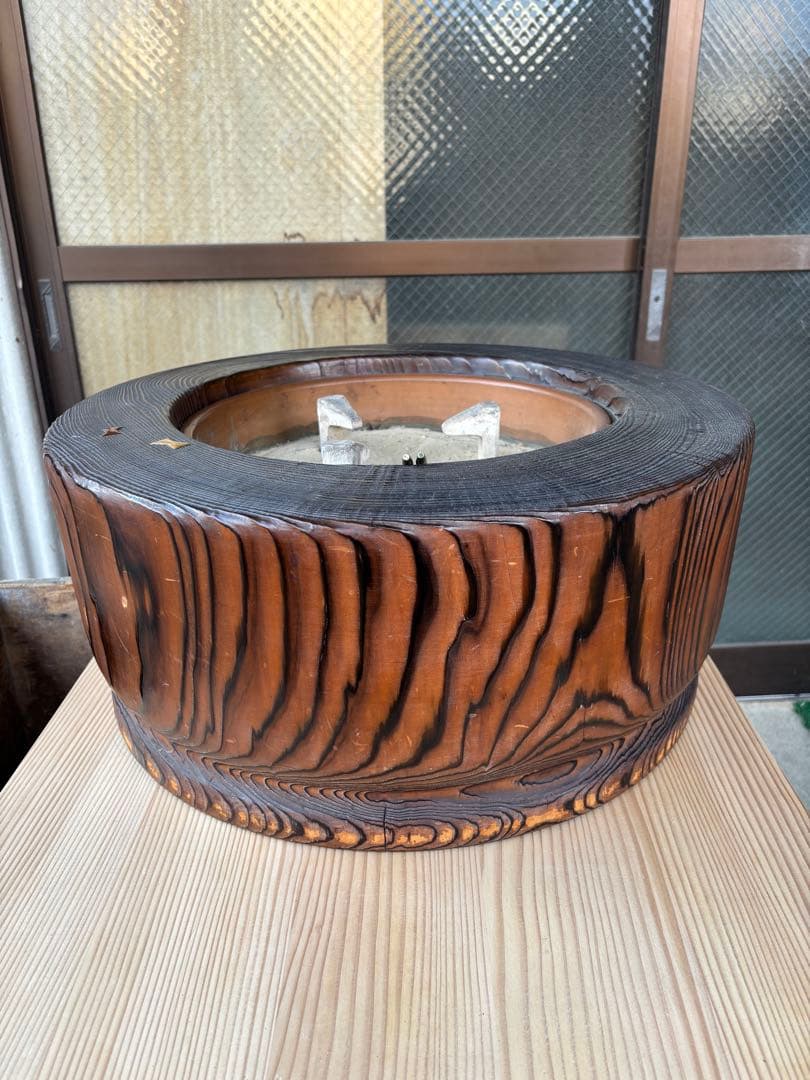 大型 丸太火鉢 直径約56cm 銅板鍋付き 杉？ 焼き仕上げ 古民具 囲炉裏