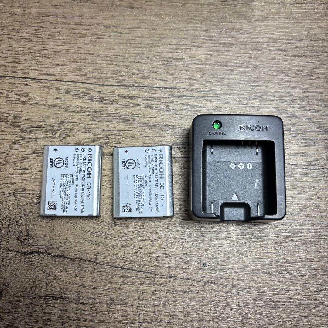 RICOH GRⅢx コンパクトデジタルカメラ　リコー　バッテリー　充電器　他