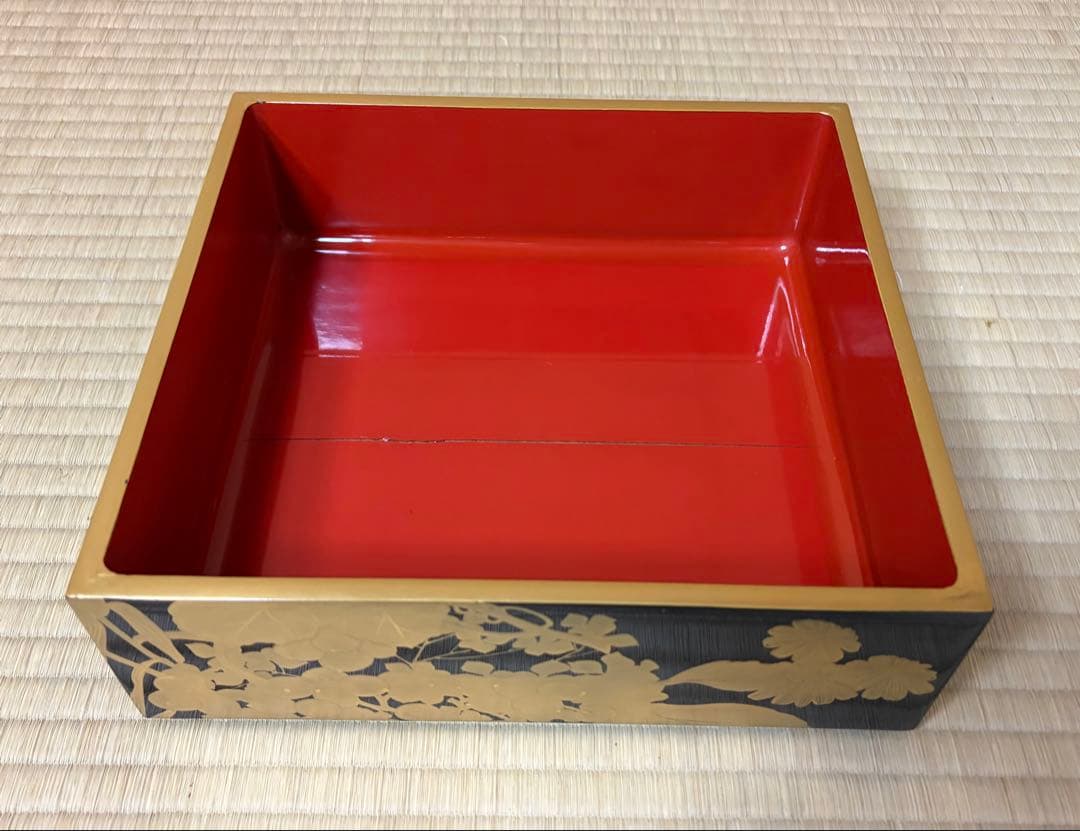 輪島塗　金蒔絵の美しい段重　替え蓋付き