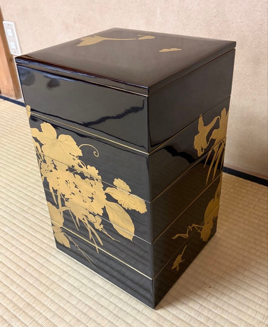 輪島塗　金蒔絵の美しい段重　替え蓋付き