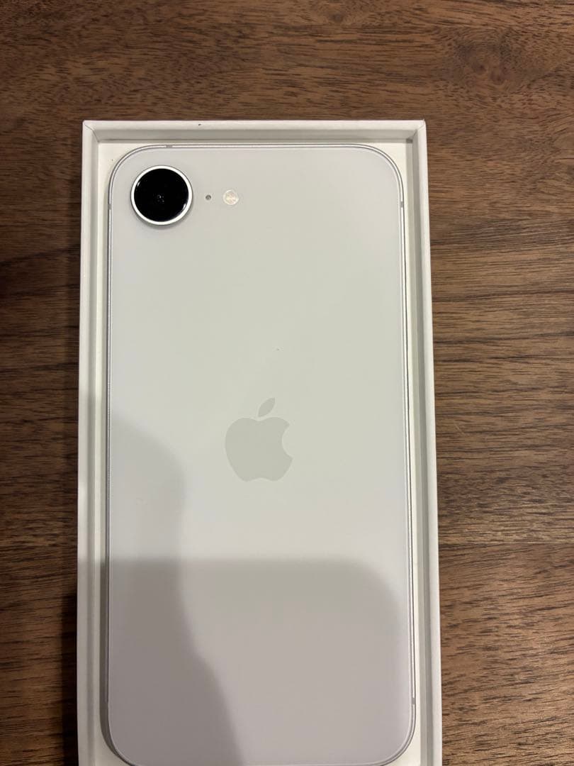 Apple iPhone 16e 中古