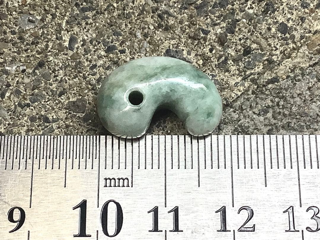 ⭕️神秘的な魅力*幸運を呼ぶ　糸魚川翡翠　勾玉　ソーティング付　高価逸品をお身近に
