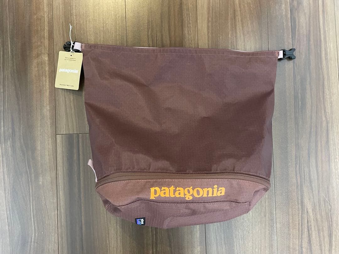【新品未使用】Patagonia ブラックホール MLC キューブ12L