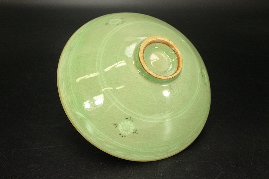 象嵌青磁 雲鶴文様 碗 木箱入(メ1686)