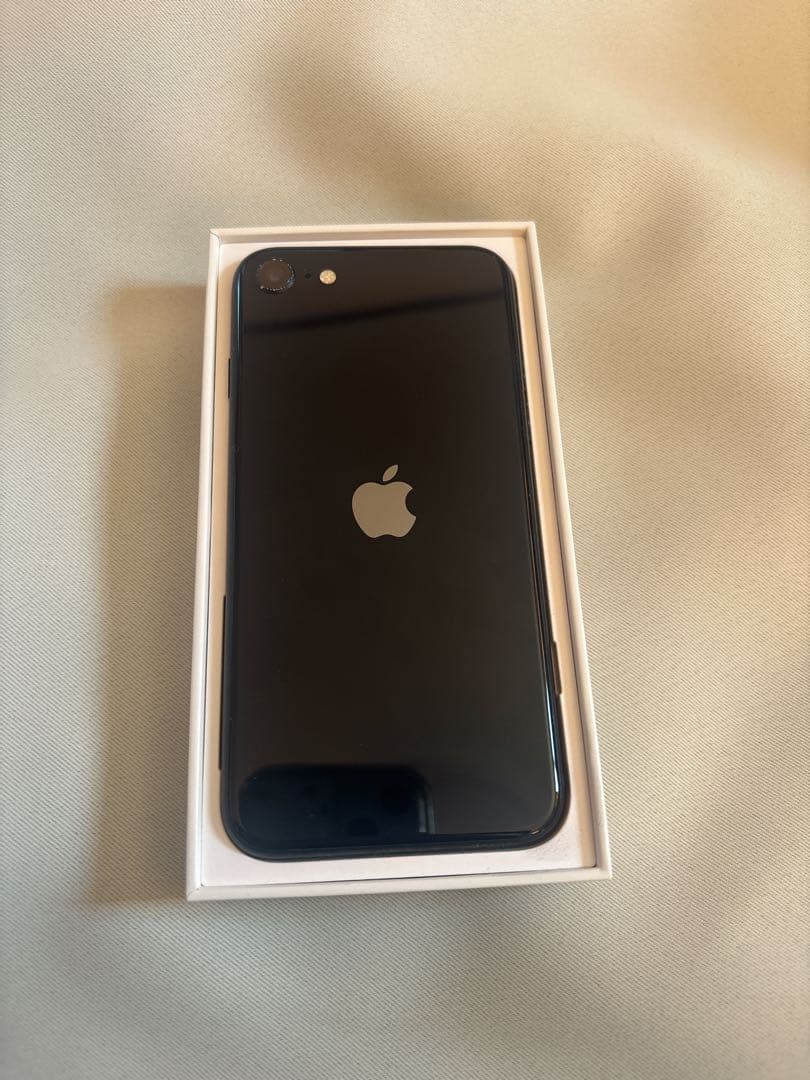 iPhone SE(第3代目) 64GB SIMフリー端末　Apple