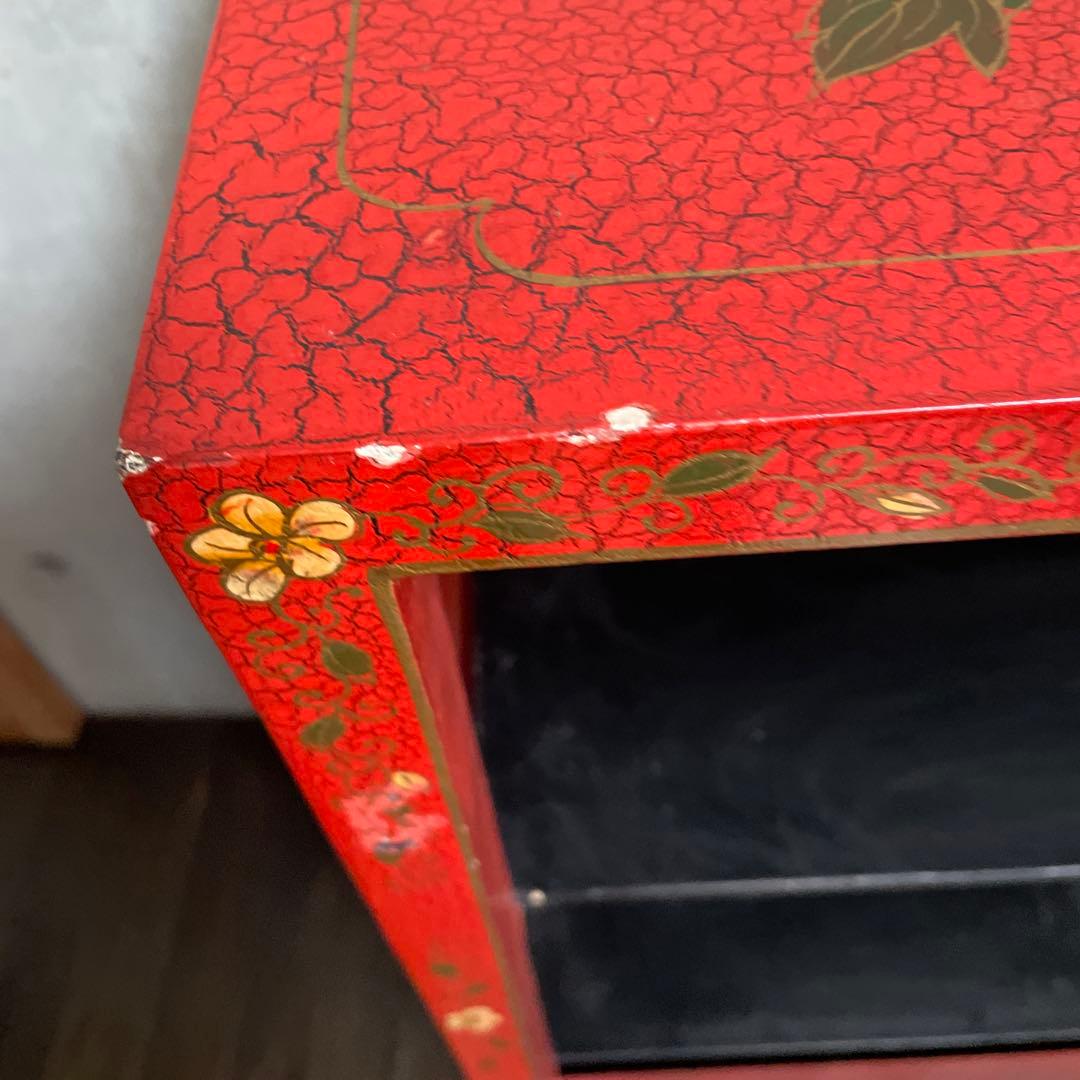 赤い家具　花模様　アジア風　シノワズリ　中国