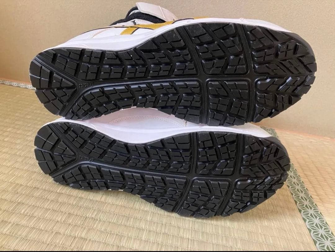 未使用品　希少　asics 安全靴 ホワイト ゴールド　F CP401