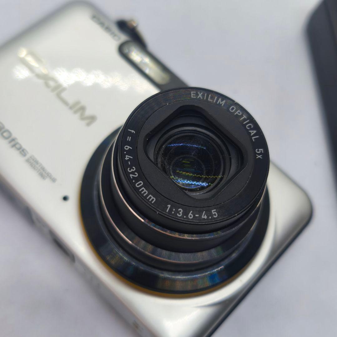 カシオ　CASIO EXILIM EX-FC100 コンパクトデジタルカメラ