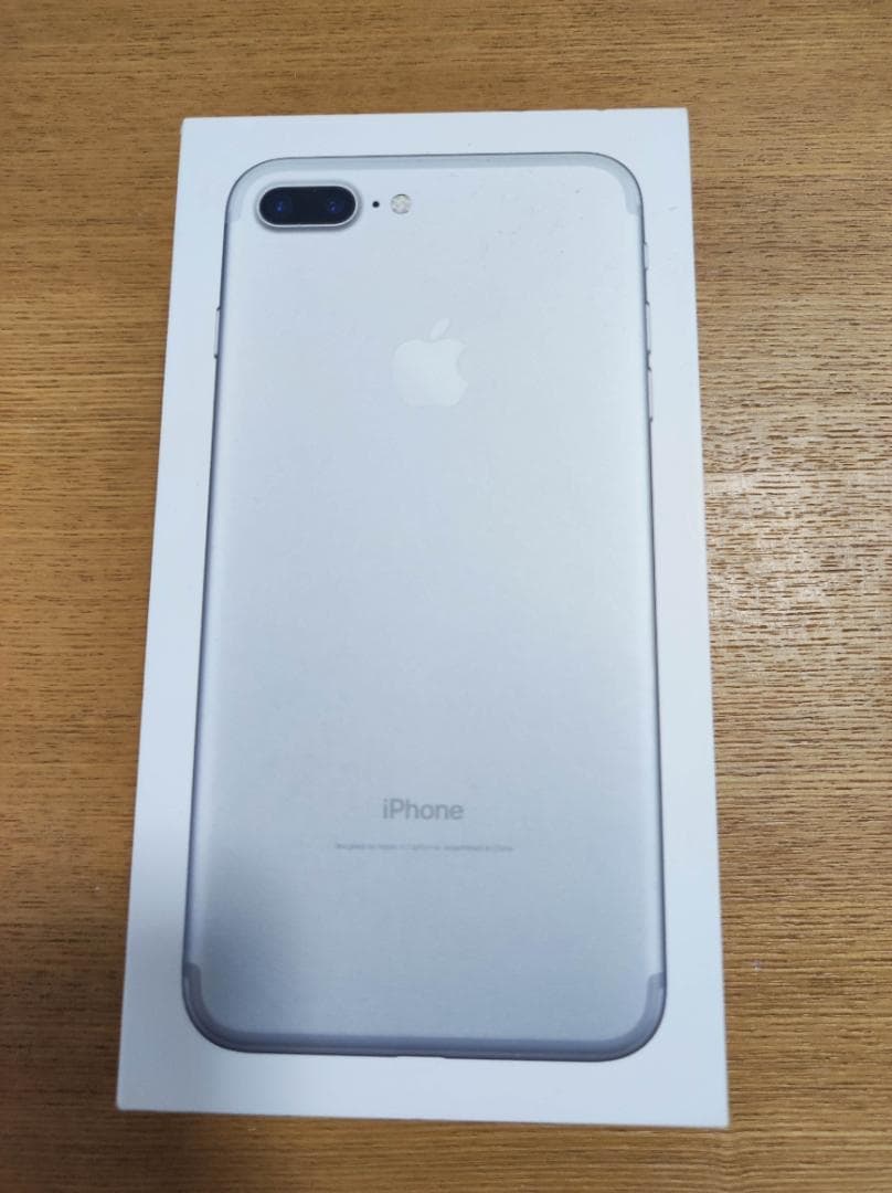 iPhone 7 Plus Silver 128 GB SIMフリー