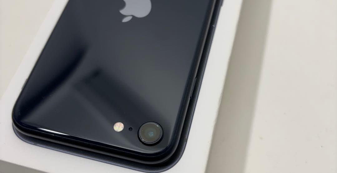 早い者勝ち　[SIMフリー]Apple iPhone se3 64GB