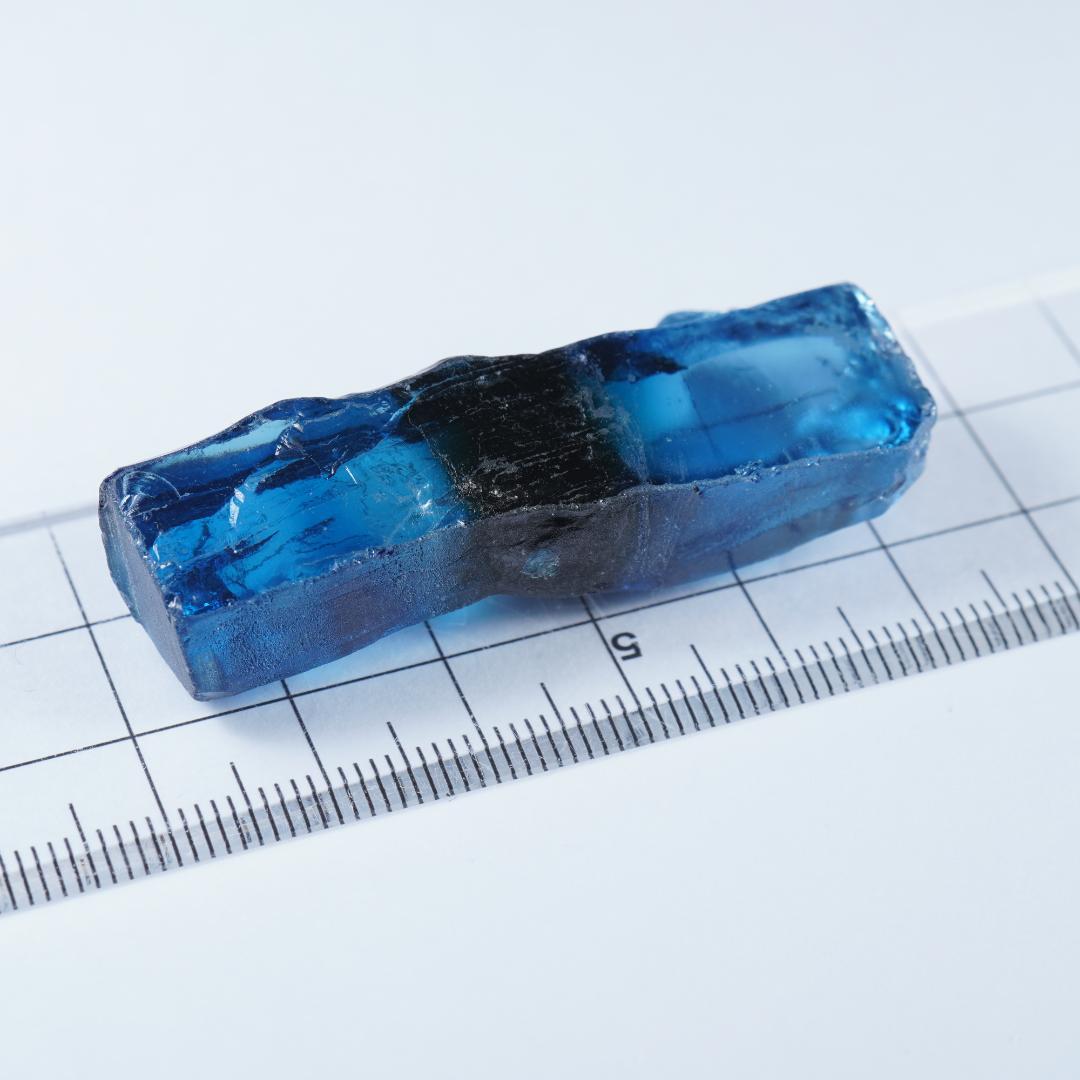 178.08ct　バイカラーブルーキュービックジルコニア　原石　CZ