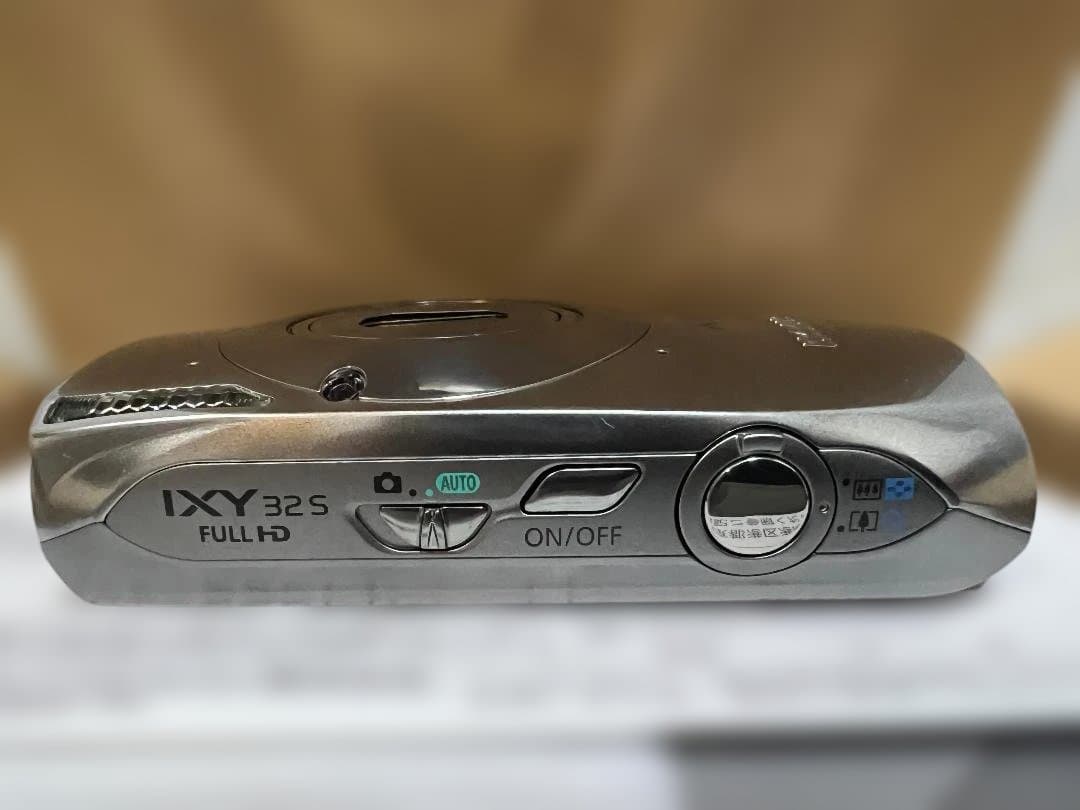【美品】コンパクトデジタルカメラ Canon IXY 32S シルバー