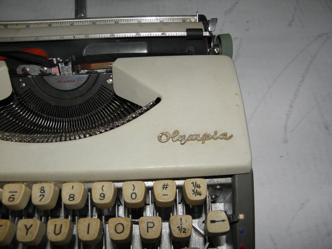 ​【希少・動作良好】Olympia オリンピア タイプライター De Luxe