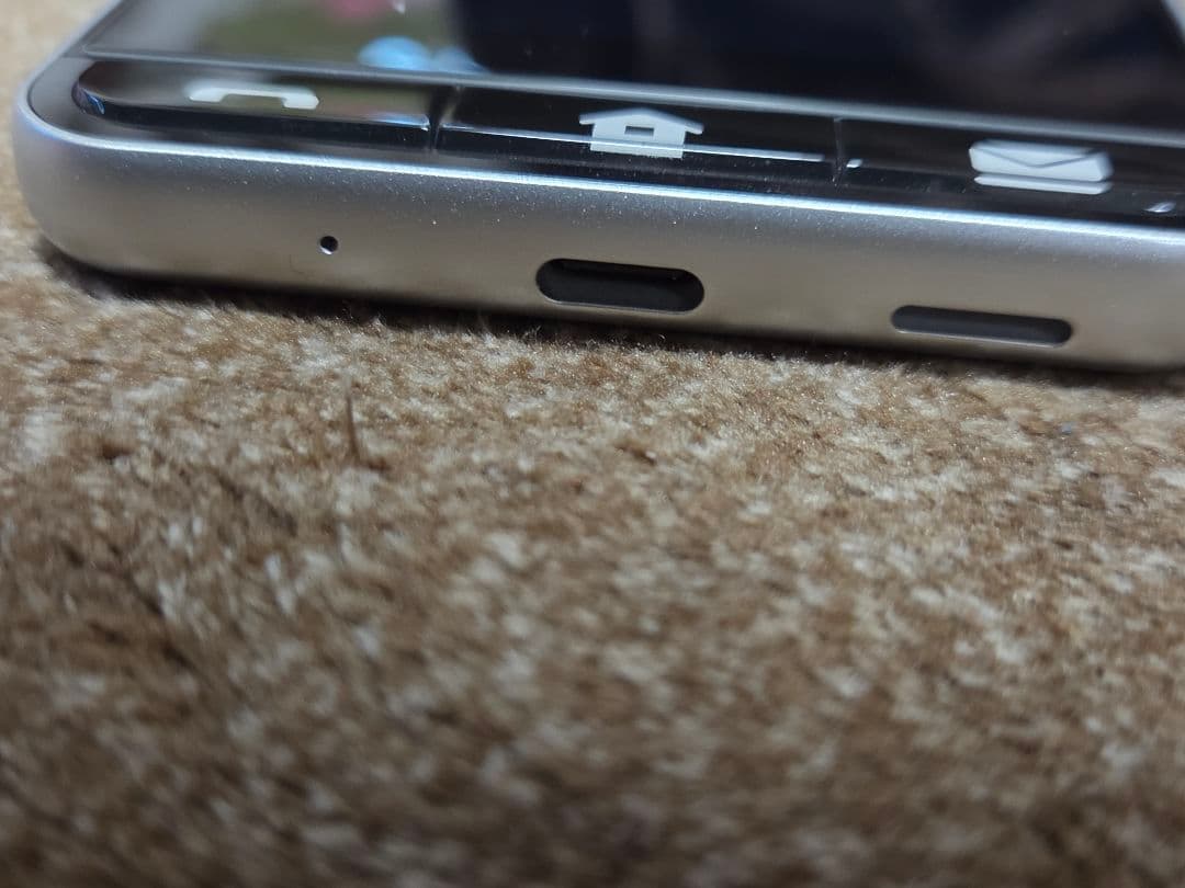 美品　BASIO active SHG09　シルバー　動作確認　SIM・制限確認