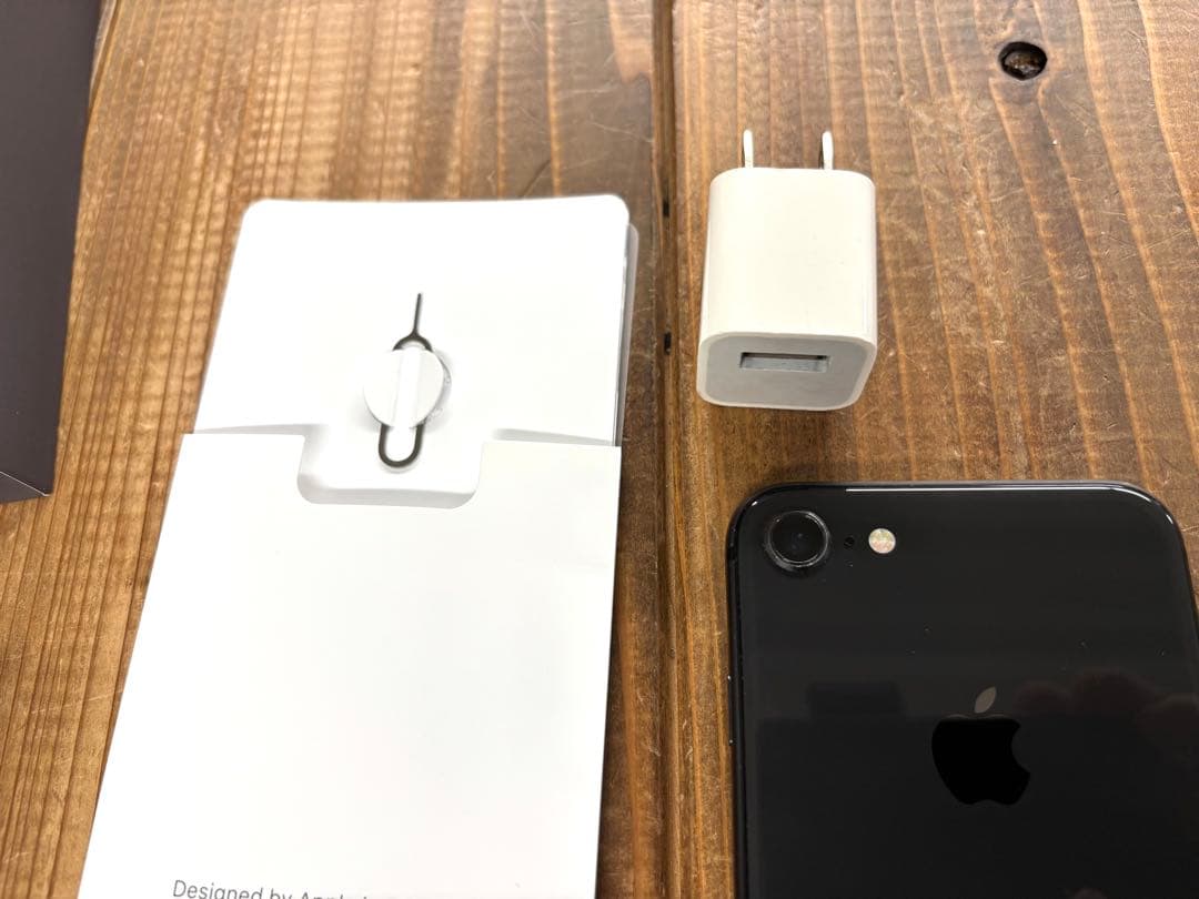 iPhone8 256GB ケースあり、画面割れあり、SIMフリー、イヤホンなし