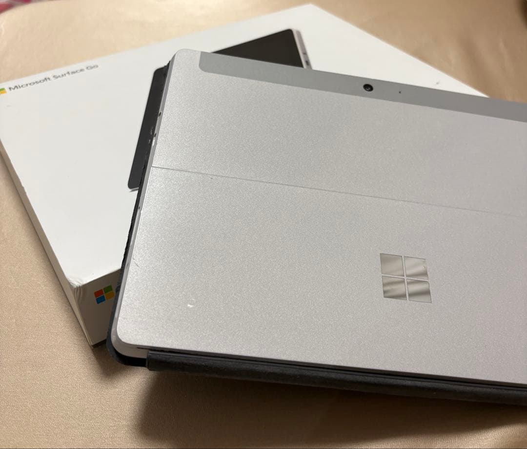Microsoft Surface Go（2018）8GB / 128GB箱あり