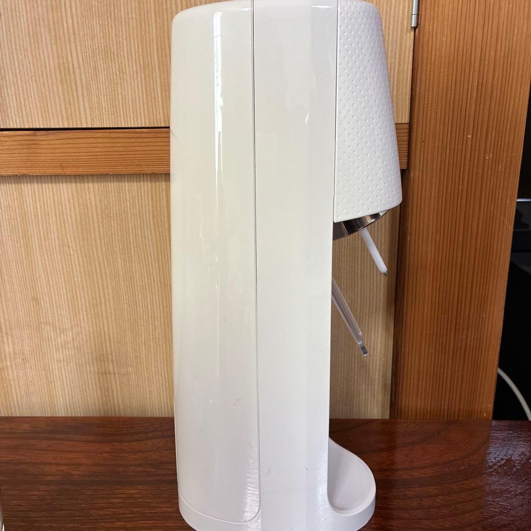 sodastream 炭酸水メーカー ボトル3本・ガスシリンダー(使用途中)付き