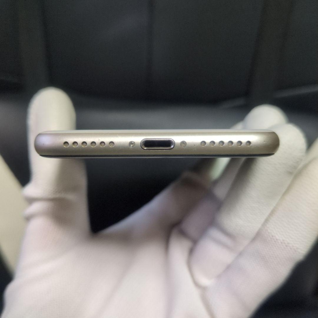 138 iPhone se3 第3世代 64gb 白 SIMフリー　ホワイト
