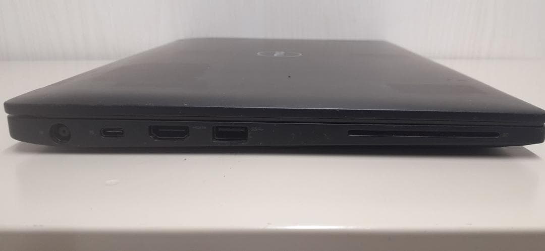 60L0326-09　DELL Latitude 7390 i5 6GB
