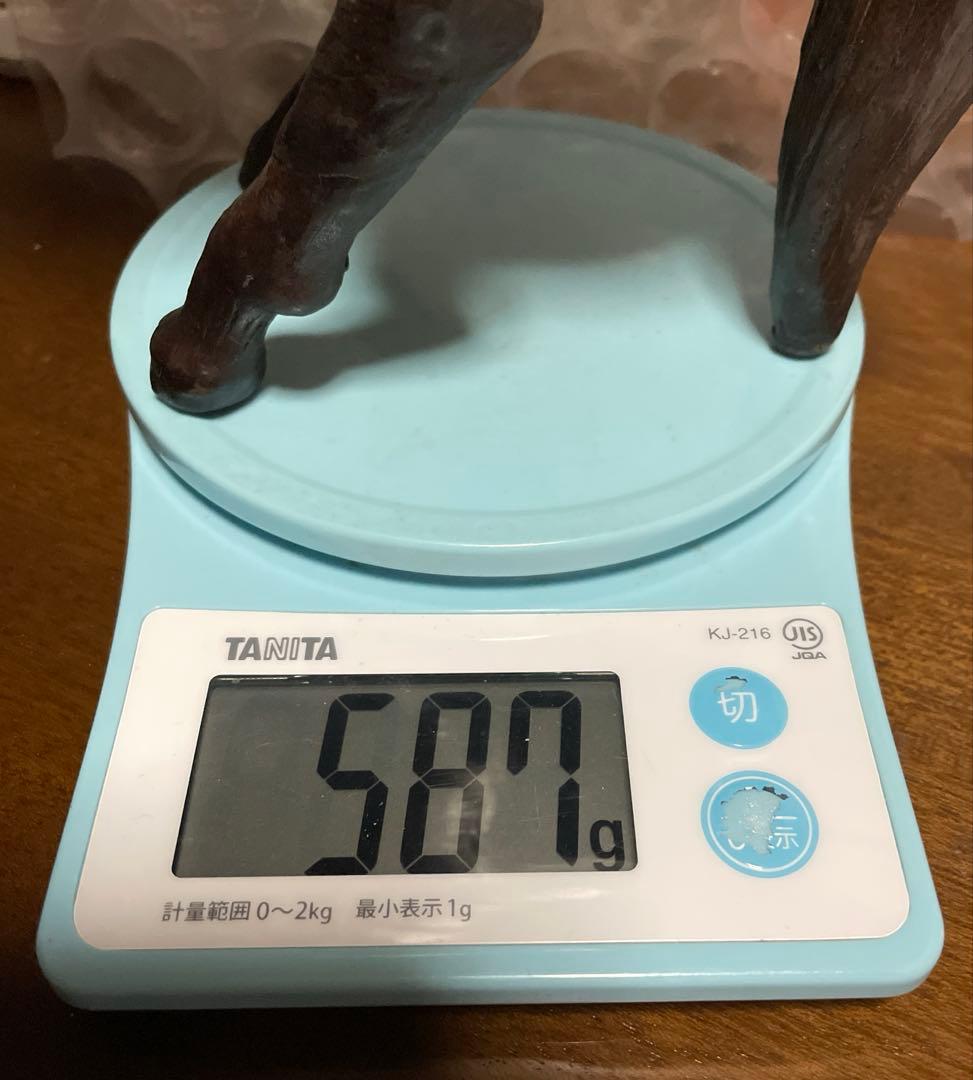 躍動感ある馬の置物　木彫り？革張り？