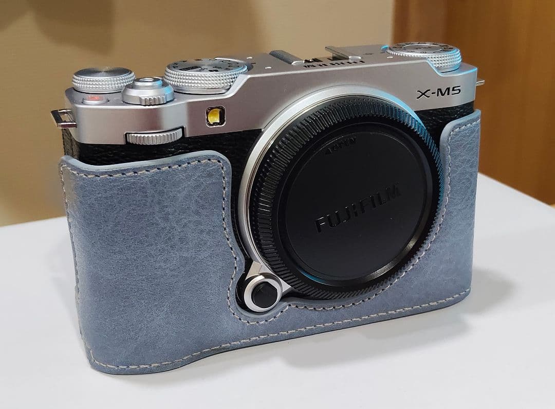 FUJIFILM デジタル一眼 X-M5 ボディ シルバー 富士フィルム