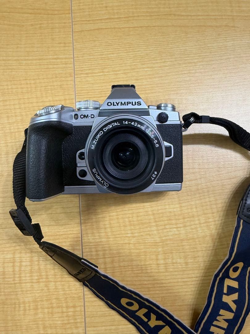Olympus OM-D E-M1（シルバー）
