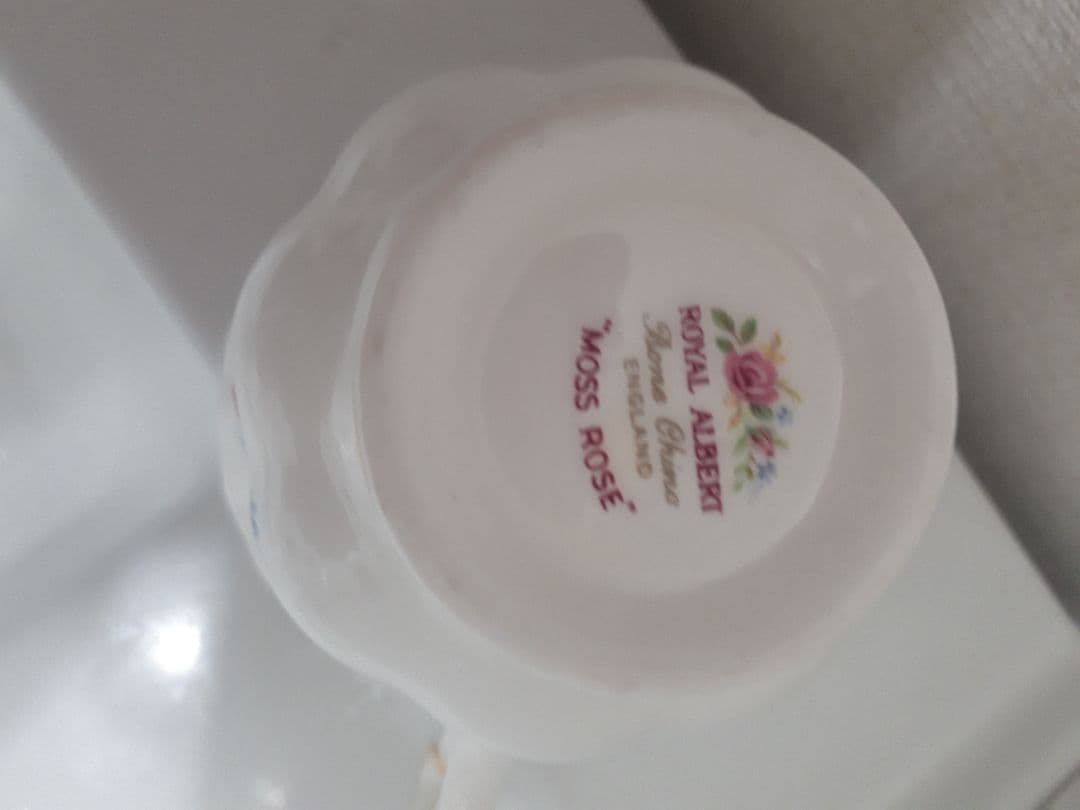 ロイヤルアルバートケーキ皿 カップ&ソーサートリオ