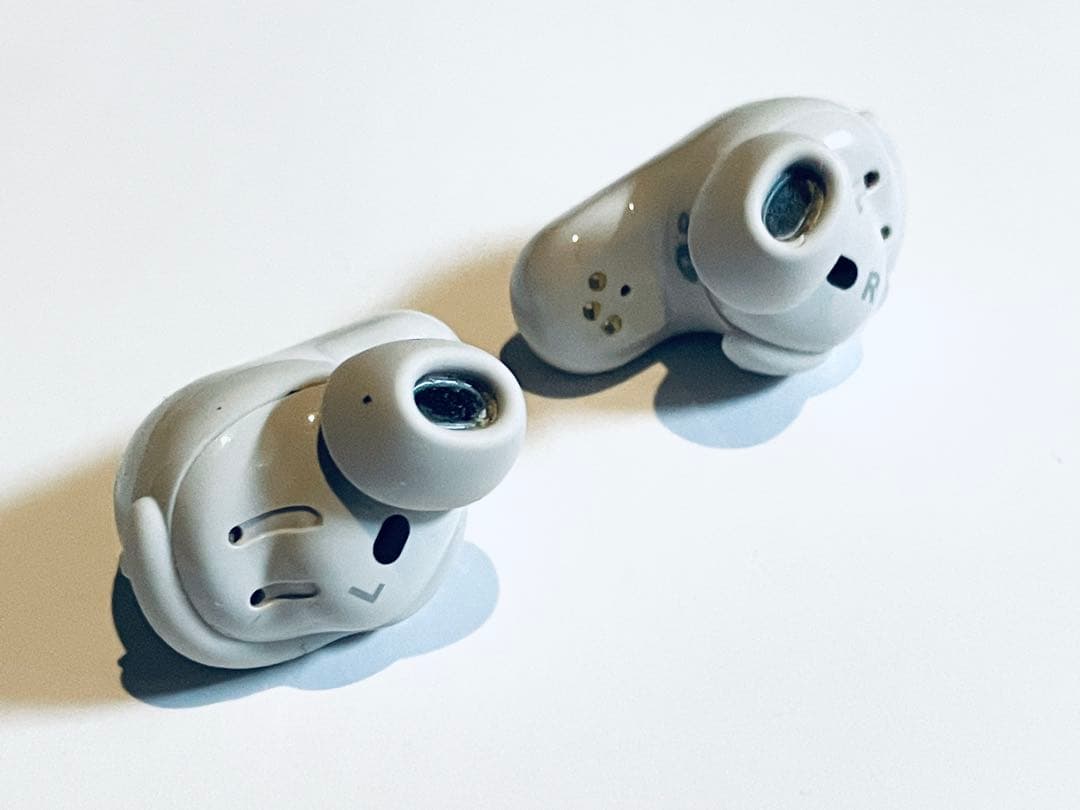 【美品】安定の重低音　BoseQC ultra earbuds ホワイトスモーク