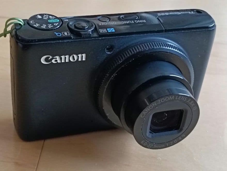 PowerShot S95 コンパクトデジタルカメラ 予備バッテリー付