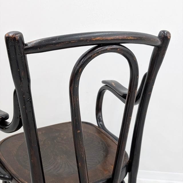 Lloyd'sAntiquesベントウッドアームチェア