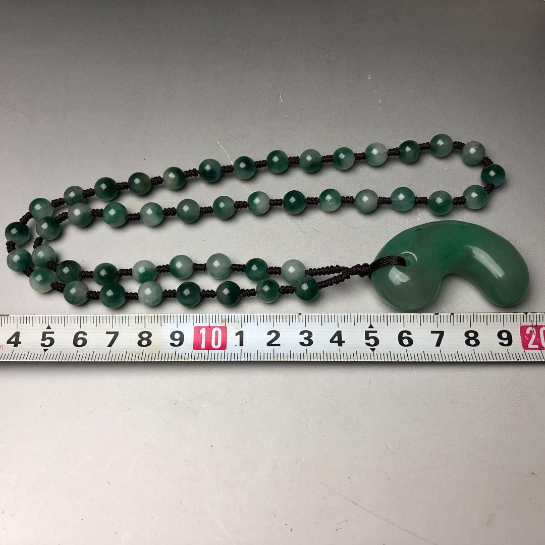 硬玉製　勾玉　ペンダント　共箱
