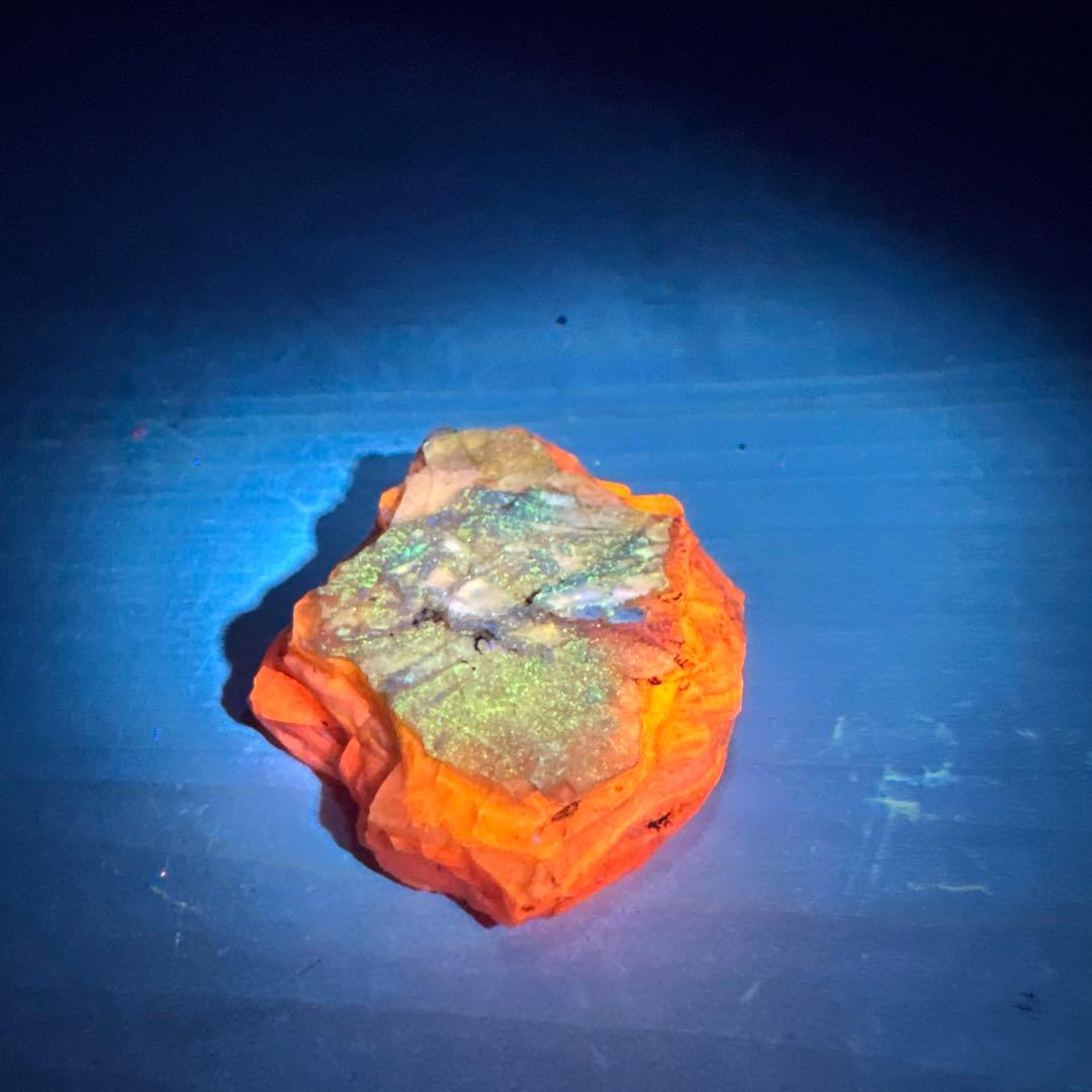 北海道石　然別オパール　蛍光オパール67ｇ