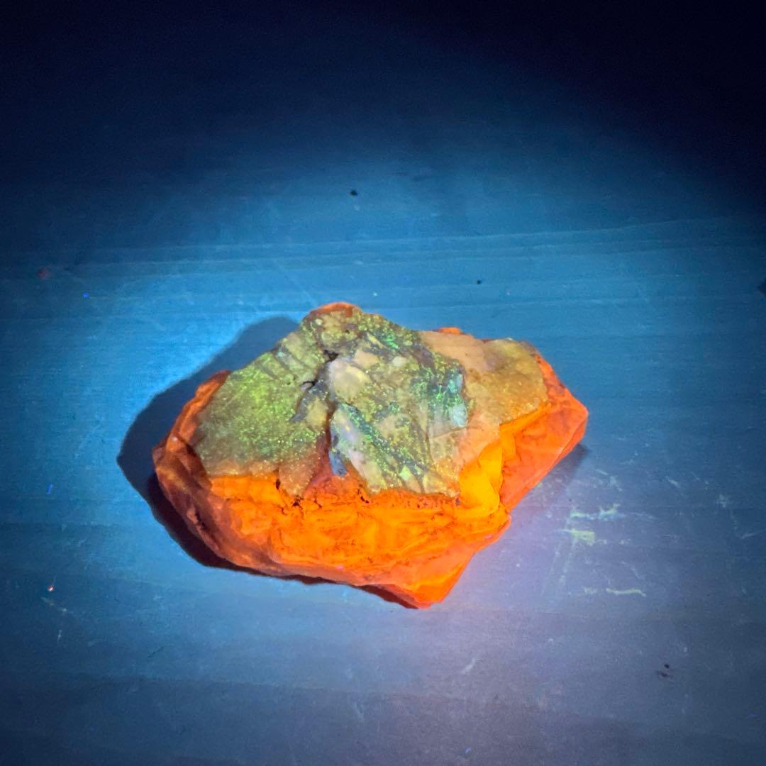 北海道石　然別オパール　蛍光オパール67ｇ