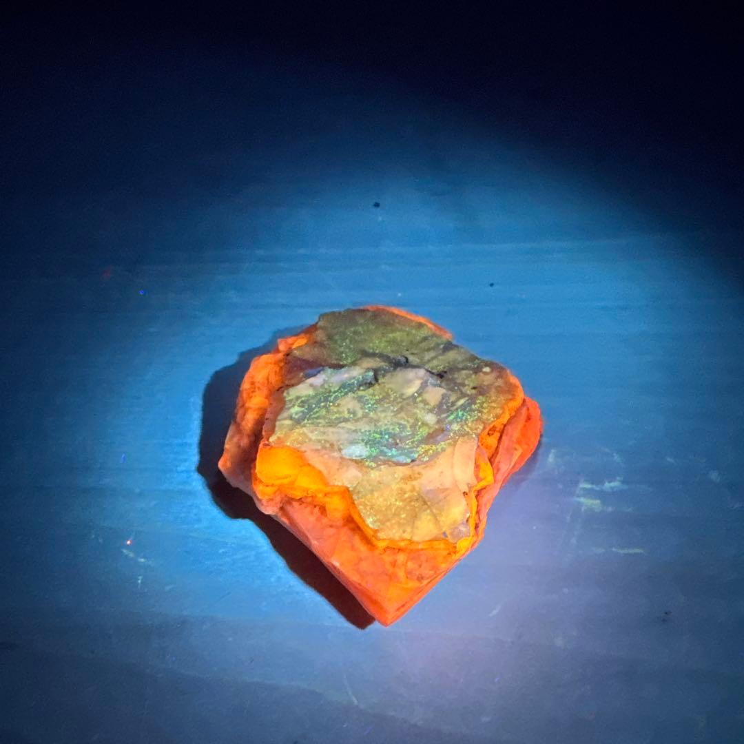 北海道石　然別オパール　蛍光オパール67ｇ