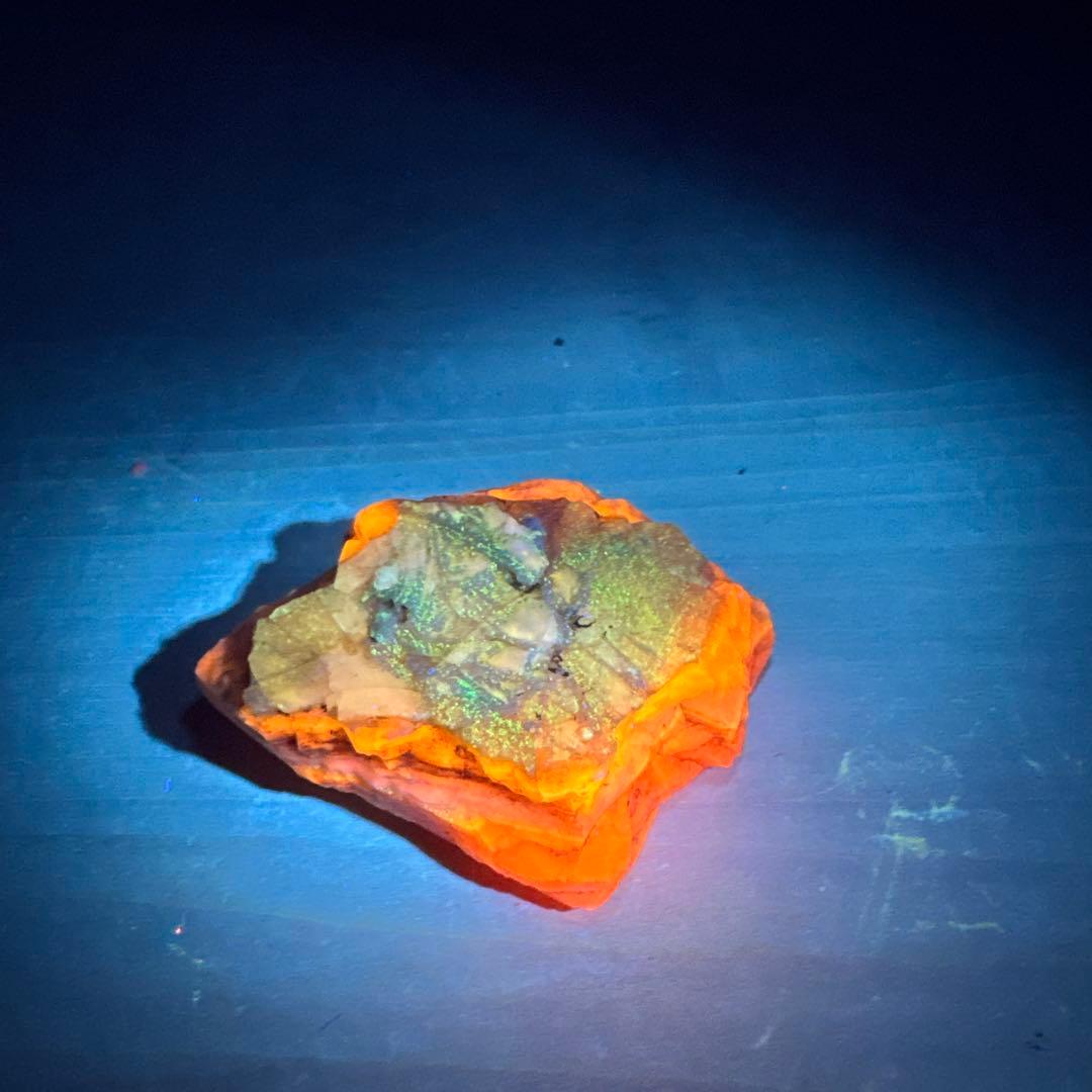 北海道石　然別オパール　蛍光オパール67ｇ