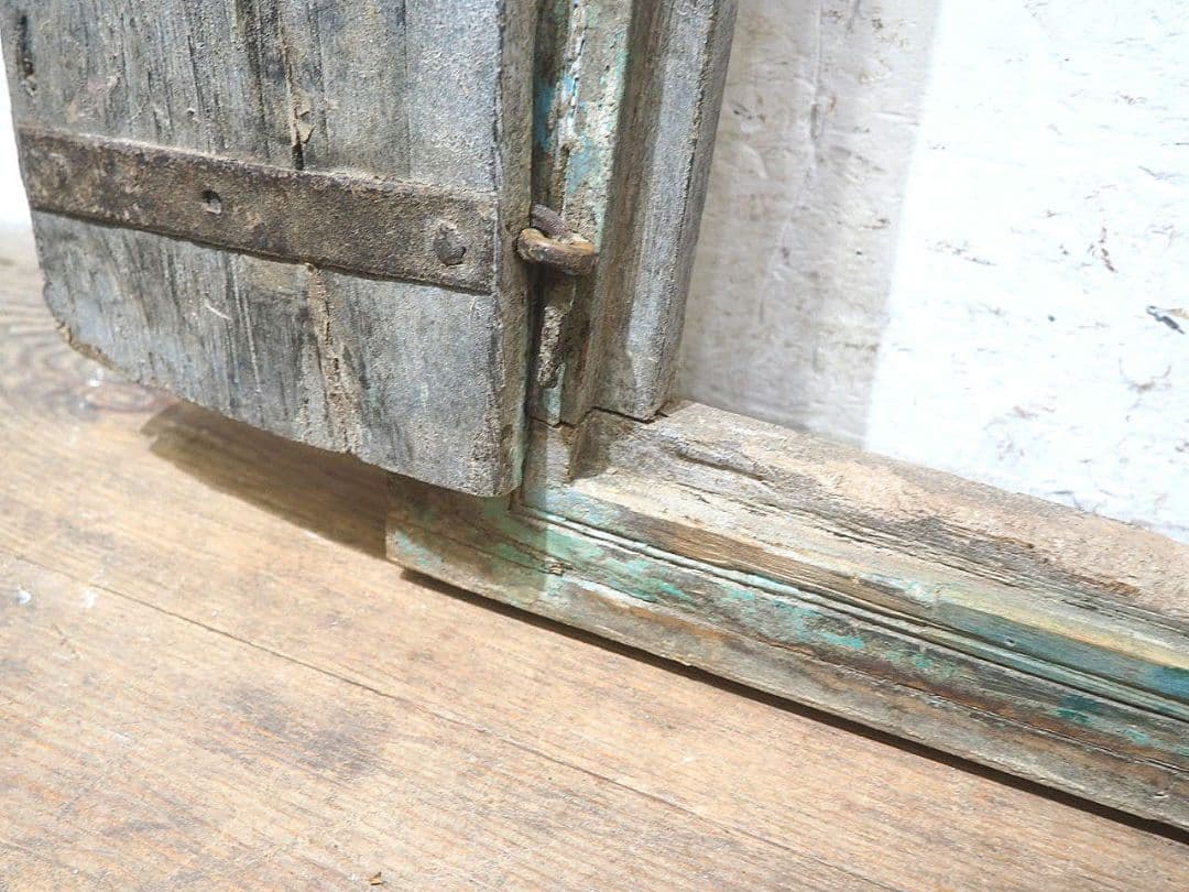 1540 木枠付　レトロな古い木と鉄の門扉　窓枠　古建具　オブジェ　アンティーク