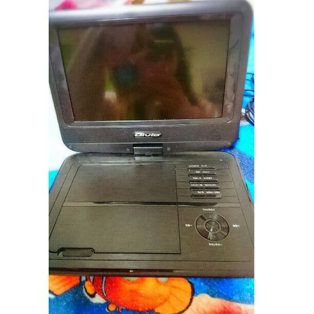 9インチテレビ付きポータブルDVDプレイヤー