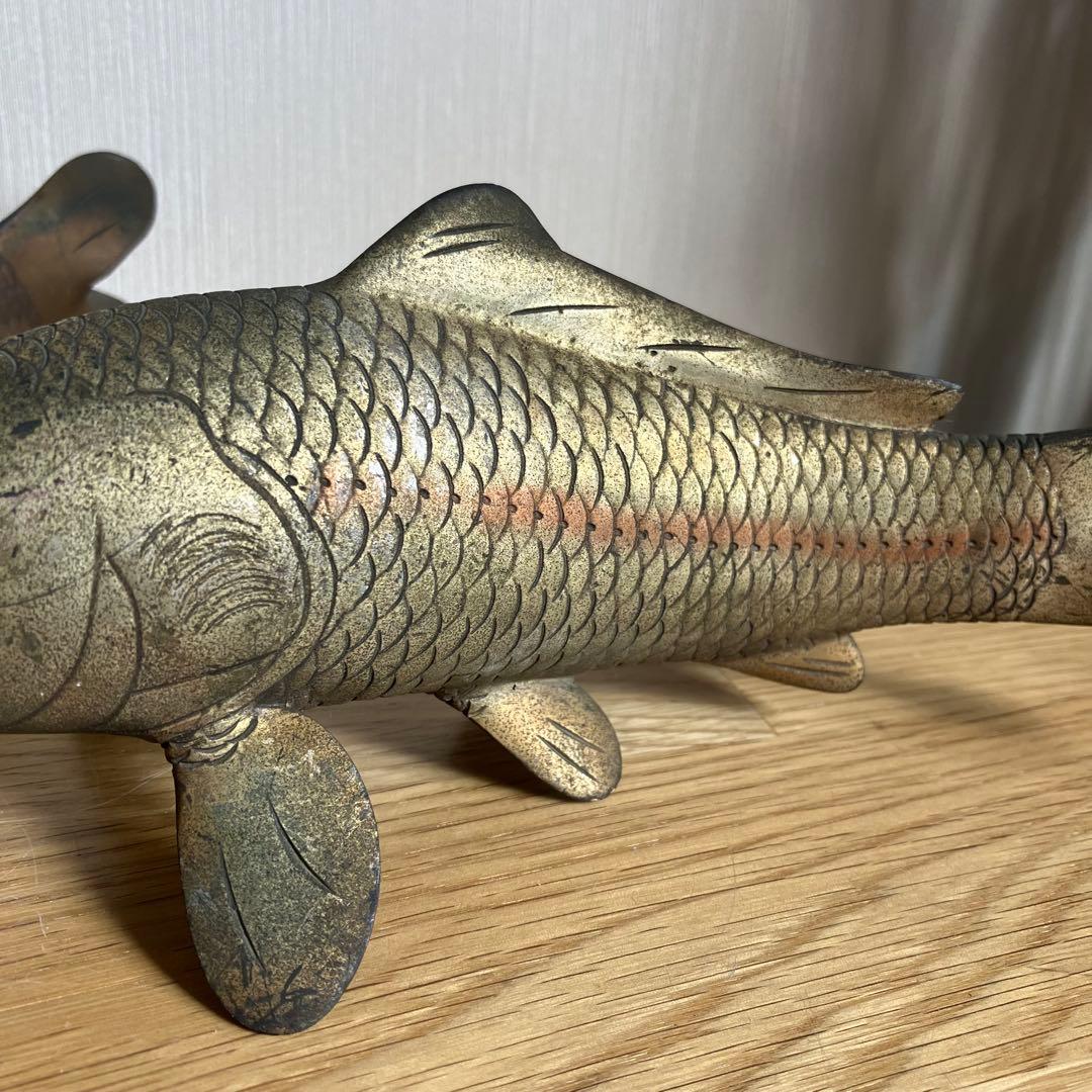 鯉の置物　金工師岩坪信光作　金属工芸品　鯉　縁起物　置物