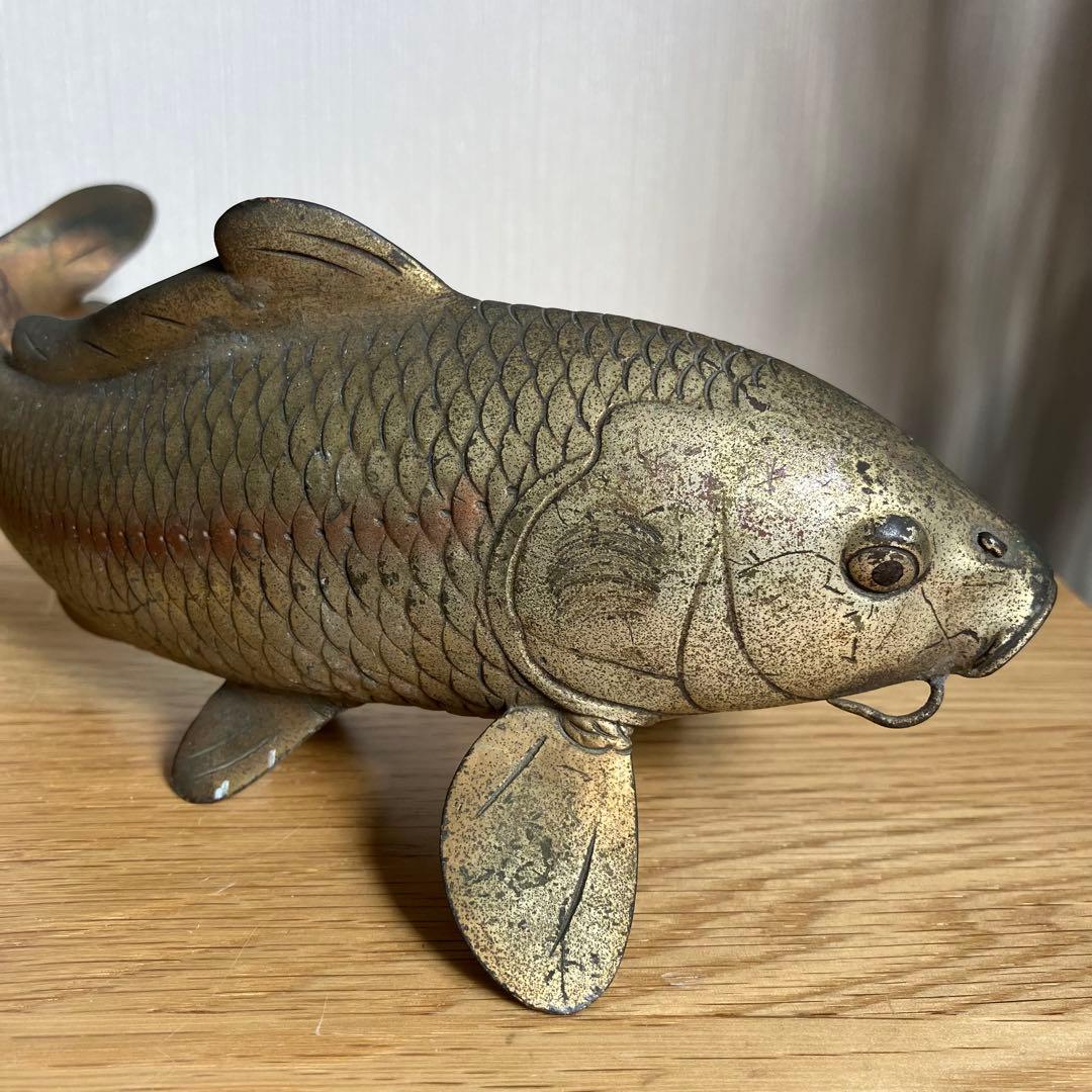 鯉の置物　金工師岩坪信光作　金属工芸品　鯉　縁起物　置物