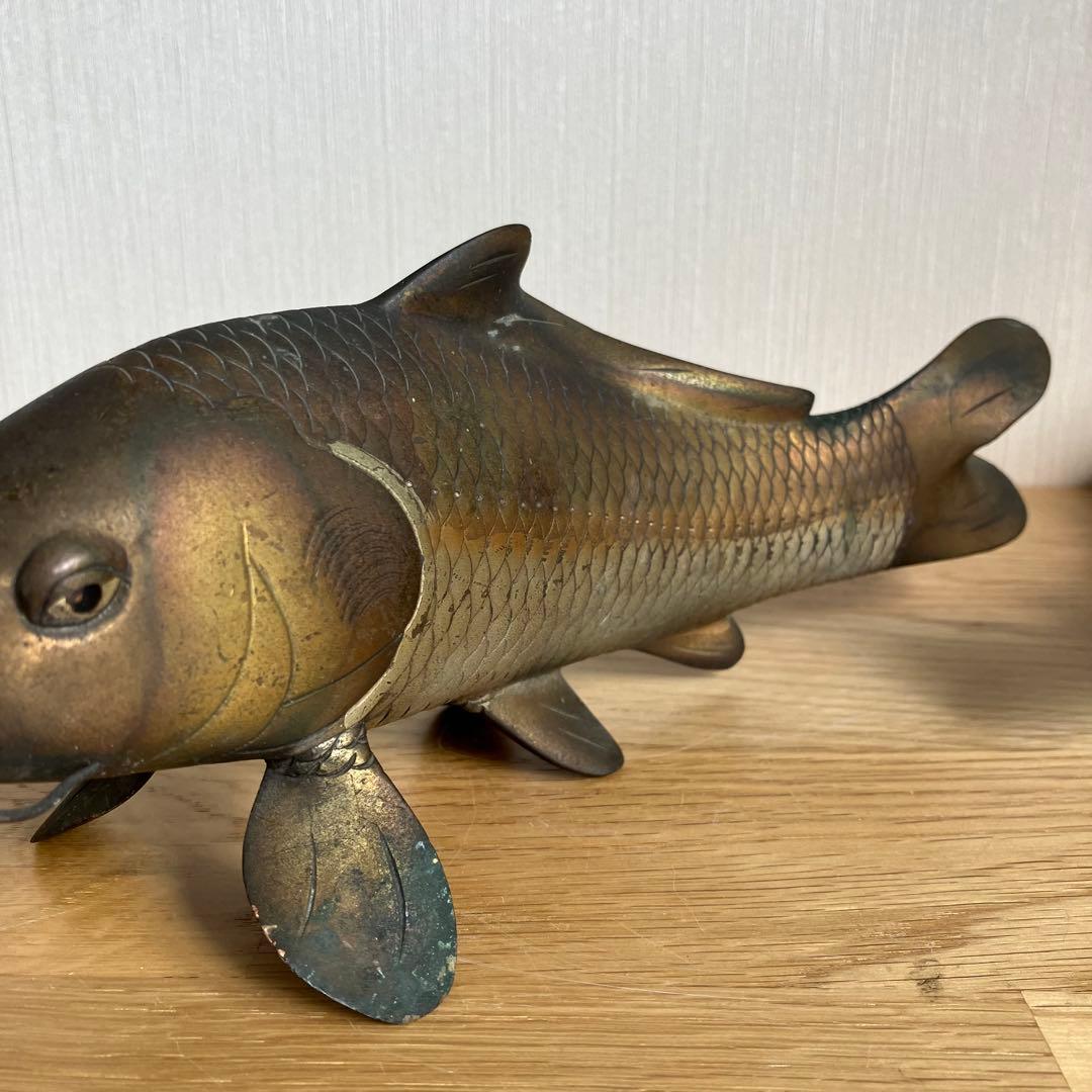 鯉の置物　金工師岩坪信光作　金属工芸品　鯉　縁起物　置物