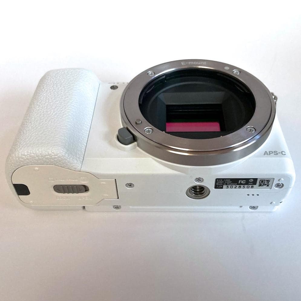 【美品】SONY α5100 白ボディ・キットレンズ・元箱付 シャッター499