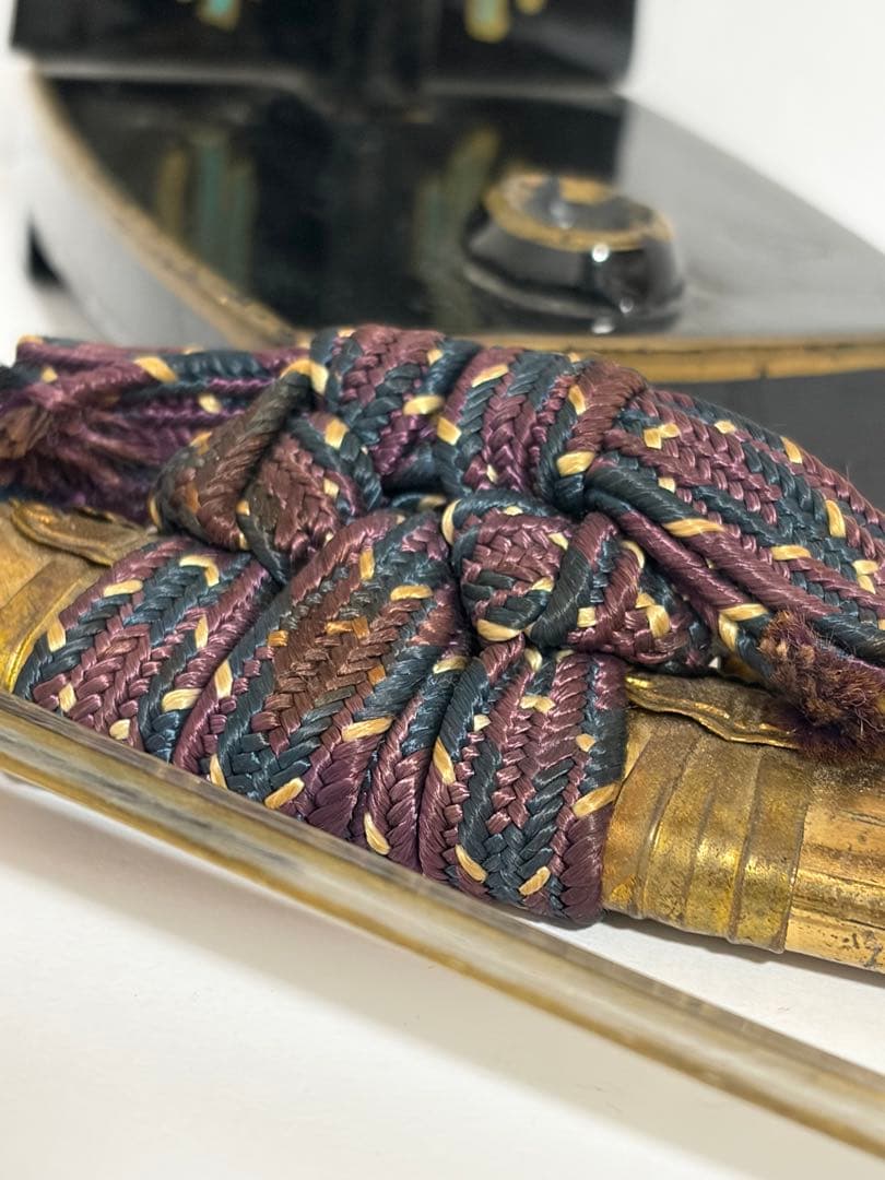 模造刀 短刀 金装飾 下げ緒付き 刀掛け付き 10cm幅×38cm高