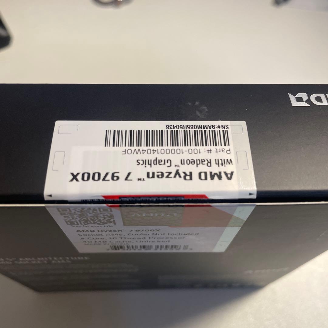 AMD Ryzen 7 9700X 正規品　中古